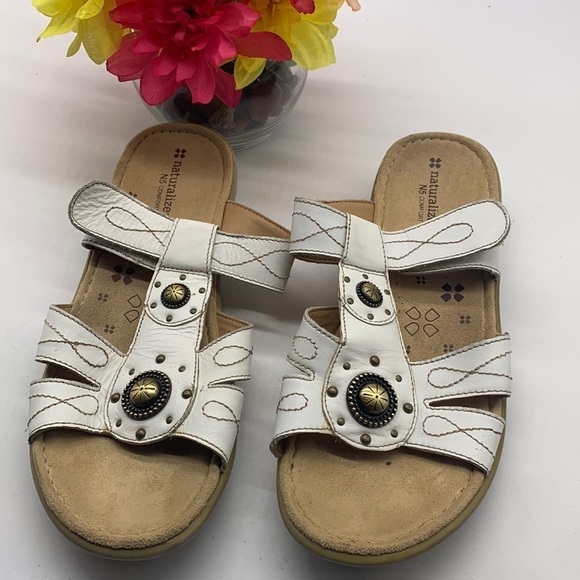 Naturalized White Slip On Sandals Sz 10. MCS0767E - Picture 1 of 8